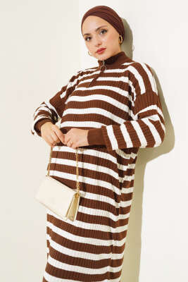 Yarım Fermuarlı Yatay Çizgili Triko Elbise Kahve - Tesettür Elbise