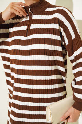 Yarım Fermuarlı Yatay Çizgili Triko Elbise Kahve - Tesettür Elbise