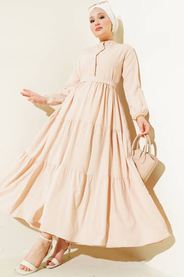 Yarım Gizli Düğmeli Kuşaklı Elbise Bej - Elbise