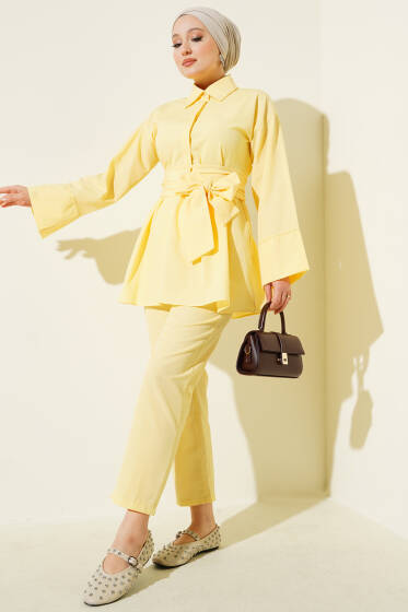 Yarım Gizli Düğmeli Kuşaklı İkili Takım Sarı - İkili Takım