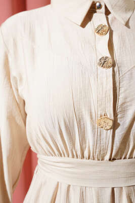 Yarım Gold Düğmeli Kuşaklı Elbise Bej - Tesettür Elbise