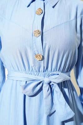 Yarım Gold Düğmeli Kuşaklı Elbise Buz Mavisi - Tesettür Elbise