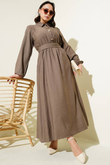 Yarım Gold Düğmeli Kuşaklı Elbise Kahve - Elbise
