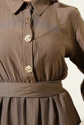 Yarım Gold Düğmeli Kuşaklı Elbise Kahve - Tesettür Elbise