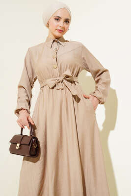 Yarım Gold Düğmeli Kuşaklı Elbise Latte - Tesettür Elbise