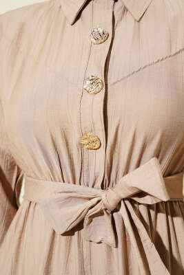 Yarım Gold Düğmeli Kuşaklı Elbise Latte - Tesettür Elbise