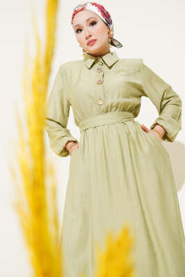 Yarım Gold Düğmeli Kuşaklı Elbise Pastel Yeşili - Tesettür Elbise