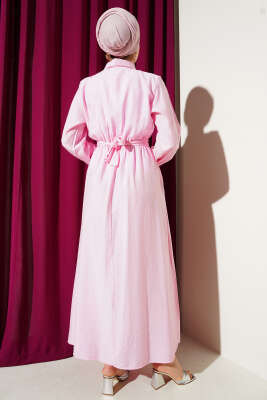Yarım Gold Düğmeli Kuşaklı Elbise Pembe - Tesettür Elbise