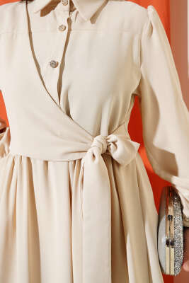 Yarım Taş Düğmeli Bağlamalı Elbise Bej - Tesettür Elbise