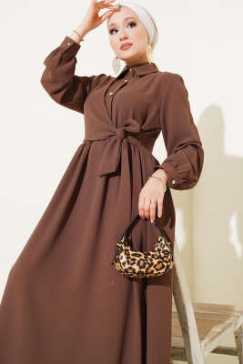 Yarım Taş Düğmeli Bağlamalı Elbise Kestane - Tesettür Elbise