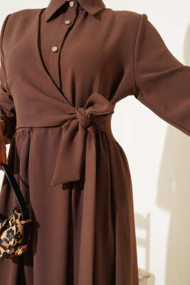Yarım Taş Düğmeli Bağlamalı Elbise Kestane - Tesettür Elbise