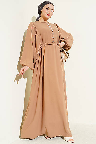 Yarım Taş Düğmeli Yan Bağcıklı Elbise Kum Bej - Elbise