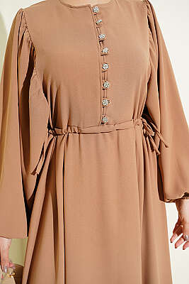 Yarım Taş Düğmeli Yan Bağcıklı Elbise Kum Bej - Elbise