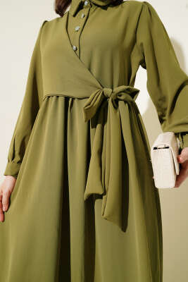 Yarım Taş Düğmeli Yandan Bağlamalı Elbise Çağla Yeşili - Tesettür Elbise