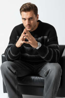 Yatak Çizgili Yumoş Triko Erkek Kazak Siyah - 2512