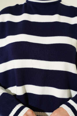 Yatay Çizgi Detaylı Kısa Triko Kazak Lacivert - Yılın Fırsatı