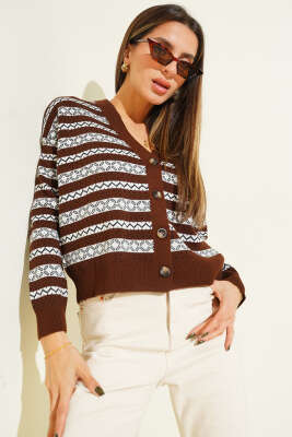 Yatay Çizgili Düğmeli Triko Hırka Kahve - Kadın Giyim Modelleri