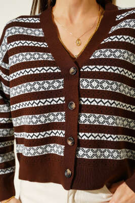 Yatay Çizgili Düğmeli Triko Hırka Kahve - Kadın Giyim Modelleri