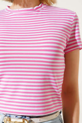Yatay Çizgili Kısa Kol Crop Pembe - Kadın Giyim Modelleri
