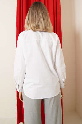 Yazı Nakışlı Tek Cepli Gömlek Beyaz - Kadın Giyim Modelleri