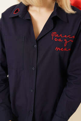 Yazı Nakışlı Tek Cepli Gömlek Lacivert - Kadın Giyim Modelleri