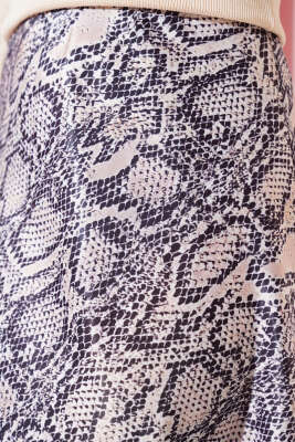 Yılan Derisi Desenli Saten Etek Bej - Uzun Etek