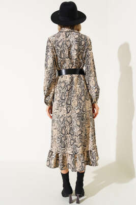 Yılan Desenli Fırfırlı Kemerli Elbise Bej - Kadın Giyim Modelleri