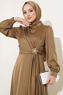 Yıldız Gold Toka Detaylı Saten Abiye Elbise Latte - Elbise