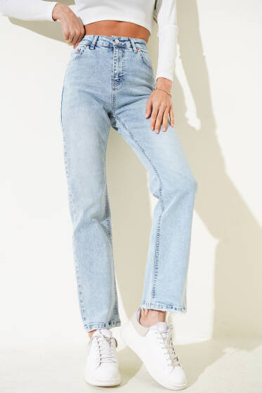 Yıpratmalı Boru Paça Kot Pantolon Kar Açık - Kadın Giyim Modelleri