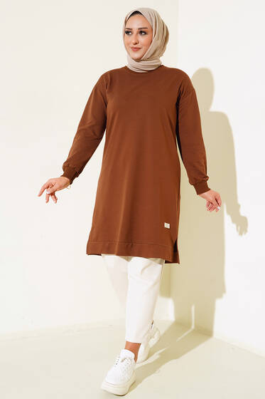 Yırtmaçlı Arma Detaylı Büyük Beden Tunik Kahve - Tunik