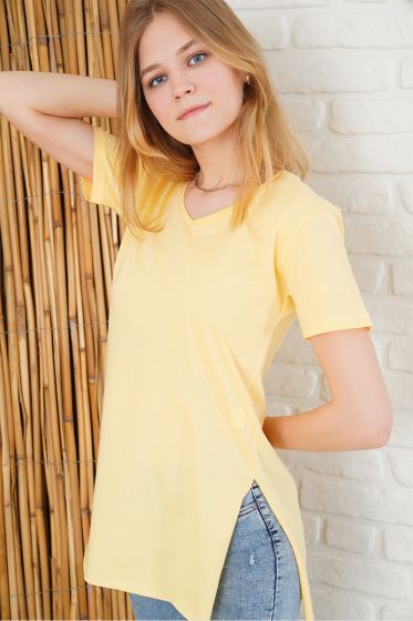 Yırtmaçlı V Yaka Sarı Tişört - Spor T-shirt