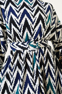 Yön Desenli Kemerli Bel Lastikli Elbise Lacivert - Tesettür Elbise