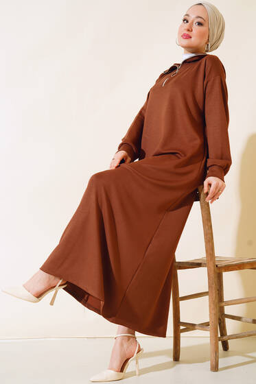 Yüksek Yaka Fermuarlı Elbise Kahve - Elbise