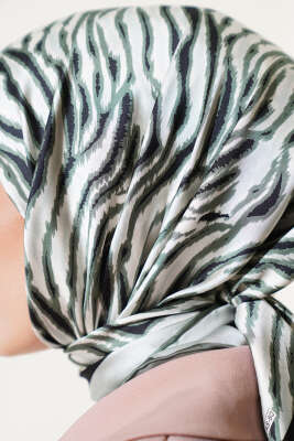 Zebra Desen Saten Eşarp Mint - Başörtüsü