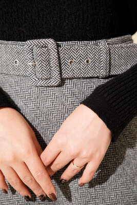 Zigzag Desenli Kemerli Kaşe Etek Gri - Etek