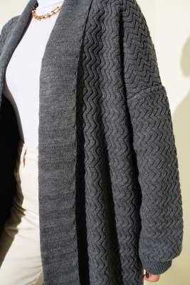 Zigzag Kabartmalı Triko Uzun Hırka Füme - Hırka