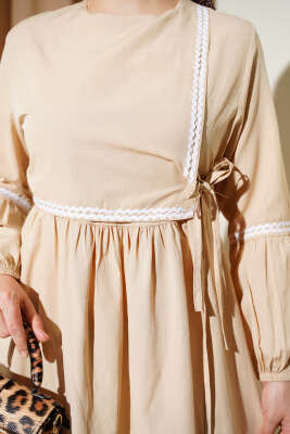 Zigzag Nakışlı Yan İpli Poplin Elbise Bej - Elbise