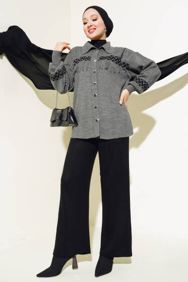 Zigzag Şeritli Püsküllü Triko Takım Füme - İkili Takım