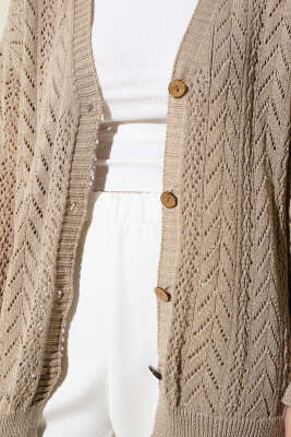 Zikzak Desen Düğmeli Triko Hırka Vizon - Triko Hırka