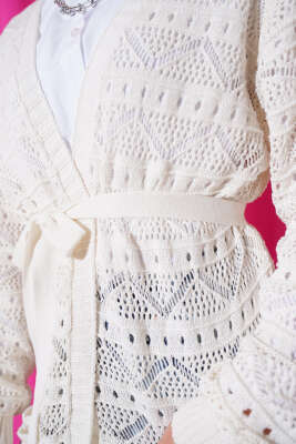 Zikzak Desenli Delikli Kuşaklı Triko Hırka Ekru - Triko Hırka