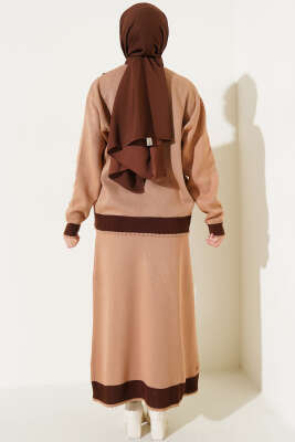 Zikzaklı Gömlek Yaka Etekli Triko Takım Latte - Triko İkili Takım