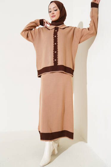 Zikzaklı Gömlek Yaka Etekli Triko Takım Latte - Triko İkili Takım