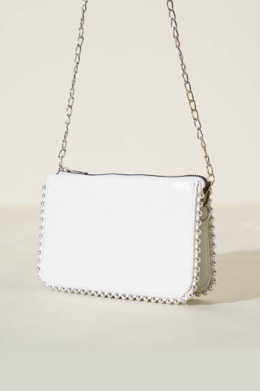 Zımbalı Zincir Askılı Çanta Beyaz Rugan - Kol Çantası