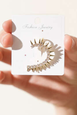 Zirkon Taşlı ve Çivi Detaylı Kıkırdak Küpe Gold - DEMİR BİJUTERİ